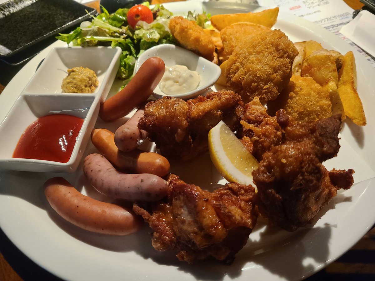 ITOYAN_Gui9vtv's tweet photo. 今日のLIVE後は、Brethでの『カネノブ テツヤ』ワンマンLIVEにground DEEDでおじゃまさせて頂きました。
カネテツ氏、ソロでの名古屋ワンマンは、6年ぶりだそう。
素晴らしいLIVEでした!
カネテツ氏、先日のground DEED 仮装のSNSを見て下さった様です…(笑)
#カネノブテツヤ
#丹波博幸
#Breth https://t.co/X0RVz84F9e