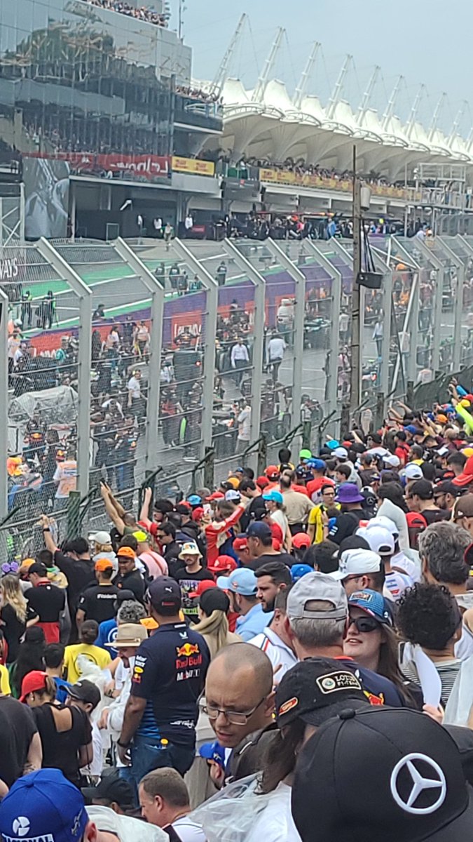 cevalesi's tweet photo. Falta pouco. No momento, dá até pra arriscar um slick.
#EuOvoAutoRadio | #F1noBP | #F1 | #BrazilP https://t.co/HCE0h2aidL