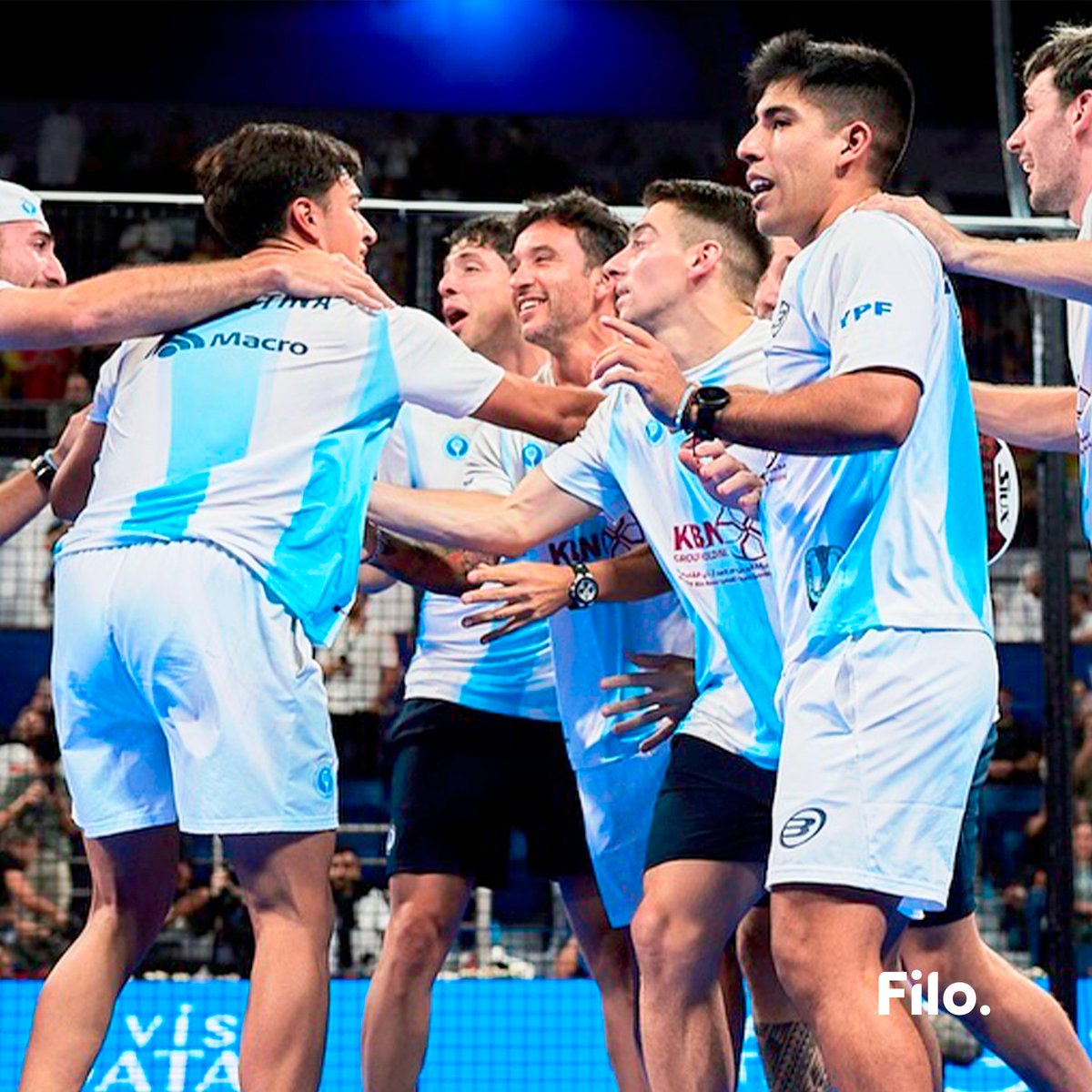 filonewsOK's tweet photo. 🇦🇷 ¡#Argentina se consagró campeón en el Mundial de Padel!

🎾 En la final disputada en #Qatar, el conjunto albiceleste se impuso 2-1 contra España y se convirtió en bicampeona del mundo.

💪 De esta forma el seleccionado logró su 12° título en su 17° final consecutiva. https://t.co/sG3wQ7egJI