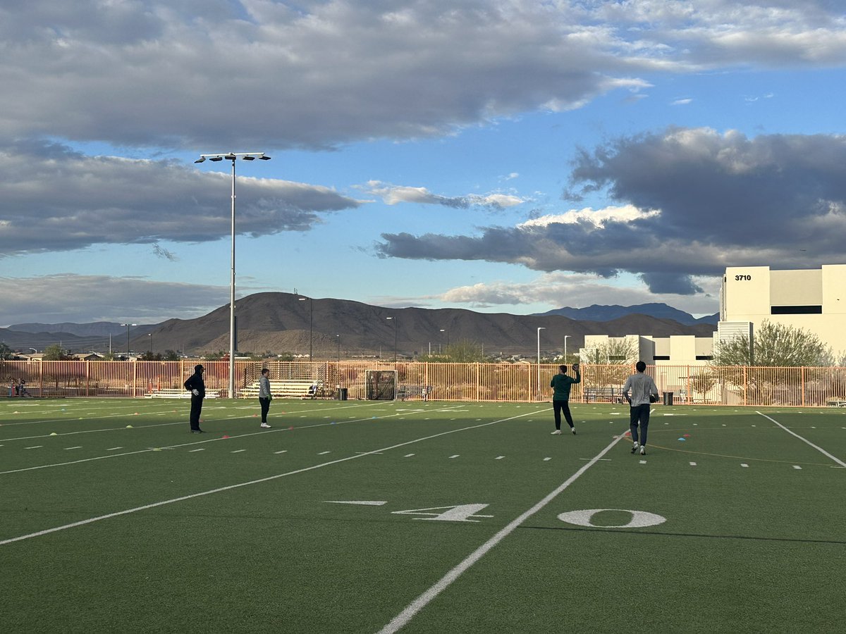 QBSilverIII's tweet photo. Who wants to join the 7am club with coach @vinnypassas. Come join us in Vegas. Great wait to start your Sunday. https://t.co/DS9wg60Lw6