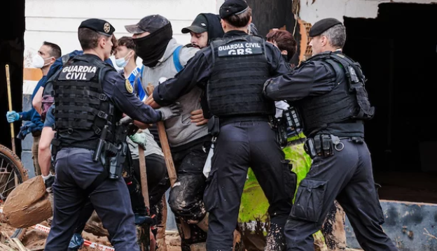 [IRUDITAN]

Herritarren haserreak goia jo du espainiar erregearen aurrean Paiportan

naiz.eus/es/info/notici…