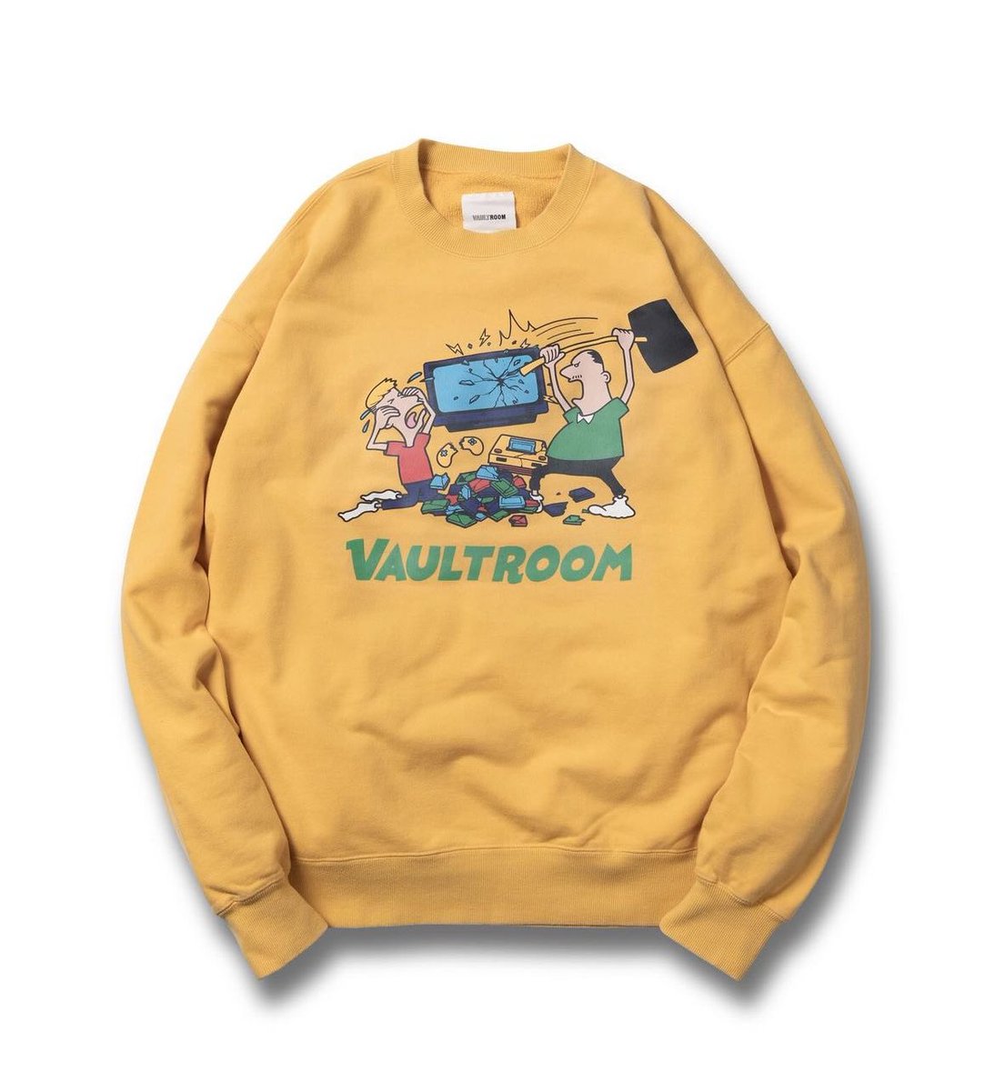 alphazbarbie's tweet photo. hinata wearing a vaultroom game crash vintage crewneck 💛 ($143) https://t.co/slQd7EivK7