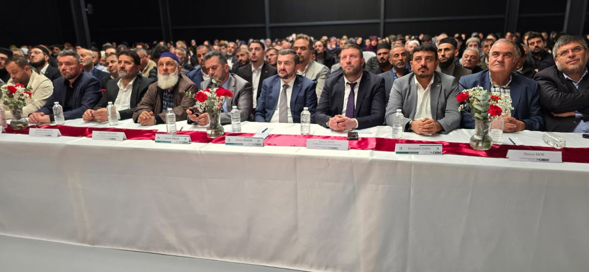 #Lyon bölgemizin değerli yöneticileriyle bir araya geldik. Her birinin üstün gayretleri ve özverili çalışmaları sayesinde bölgemizin geleceğine dair umutlarımız pekişti. Kendilerine başarılar diliyor, birlikte daha güçlü adımlar atacağımıza olan inancımı paylaşıyorum.