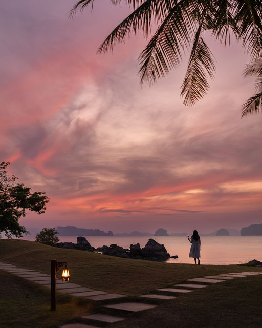 HGaksch's tweet photo. A moment to pause, breathe, and find peace. Let the calming sunset sky at #PhulayBaylift your spirits.
https://t.co/R4gfN9zNpT
Photo courtesy of @@tobejin_
#PhulayBay #PhulayBayReserve #RCReserve #RCmemories #Krabi #LuxuryTravel #Andaman #Thailand2024 https://t.co/KGSSUmcjUp