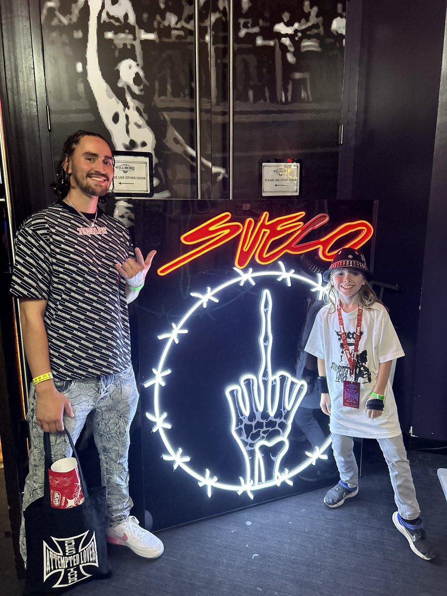 _DirtyRay_'s tweet photo. It was good to finally see @suecothechild in concert. Funny to think he came to see me when I played in LA when he was just a kid. Now my kid came to see him. Full circle. The show was absolutely amazing. Go check him out!!  #family #sueco https://t.co/lxmQr9pRWb