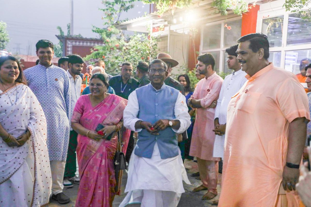 दिल्ली प्रवास के मध्य आज गाजियाबाद स्थित 'पावन चिंतन धारा आश्रम' का भ्रमण किया। 'राज्यपाल असम प्रतिभा प्रोत्साहन योजना' के अंतर्गत यूपीएससी के चयनित अभ्यर्थियों को यहां निःशुल्क शिक्षा प्रदान की जाएगी।