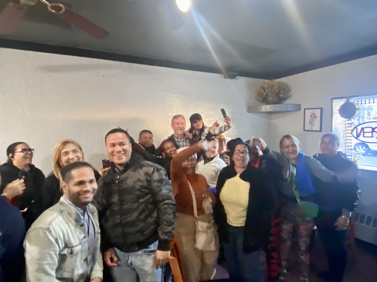 Thank you so much for the warm welcome at La Tia Empanadas in Hazleton yesterday. It was great to see so many friends — especially Marilyn Calderon from the Freeland Borough Council and David Dominguez, the Hazleton District 1 Chair. ¡Muchísimas gracias!