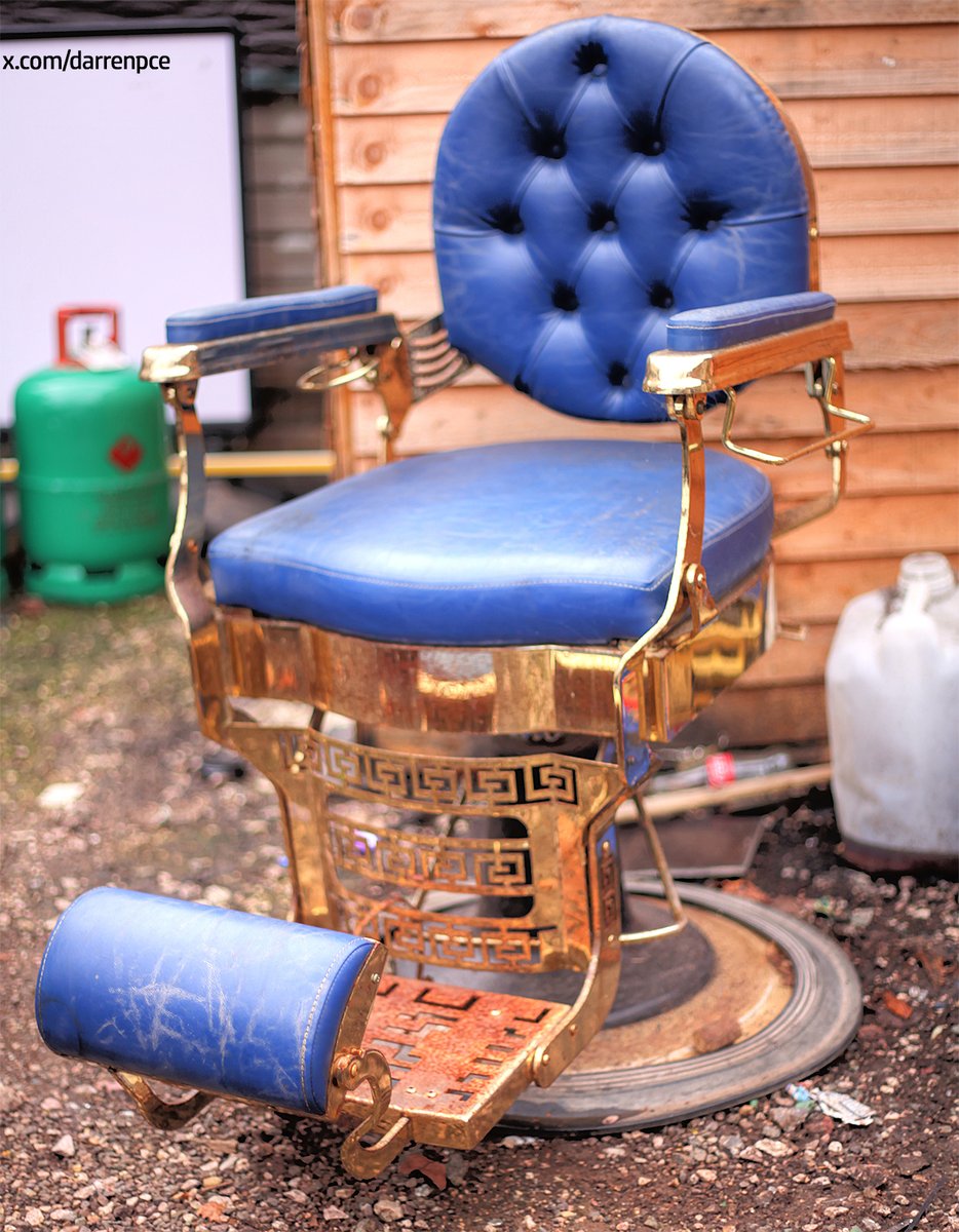 darrenpce's tweet image. Sunday morning lens test with an inherited 50mm. Hard work. #canon5Dmkii #50mm #lenstest #exeter #autumn #photography📸