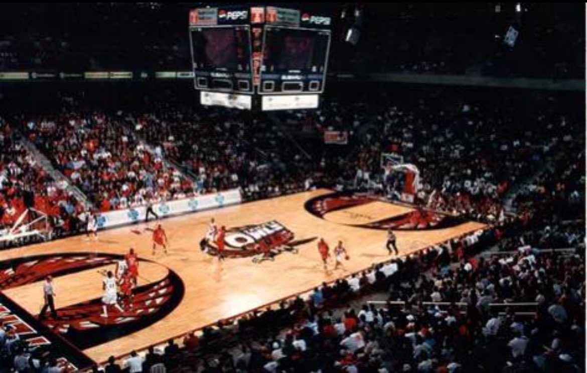 HeyMoike's tweet image. Temple brings back this court and it gives us 4 extra home wins per year easy