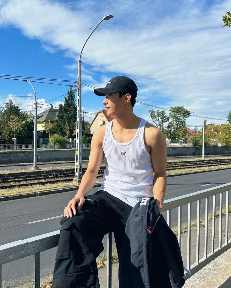 elyse. MOVED tweet media