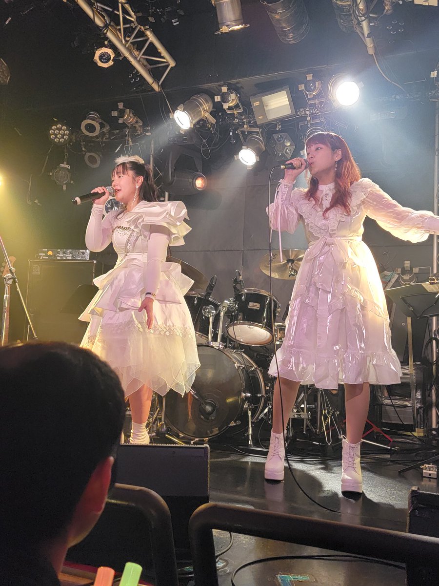 neolucanusmaxim's tweet photo. 11月3日
第2回じゅりふぇすを観覧してきました。
20歳になってますます歌唱力に磨きのかかった #JULIA ちゃん、9ヶ月振りにパワフルな歌声を聴かせてくれた #景山えあ さん、本日お誕生日の #高橋あゆみ さん、連続出場の #たかりな さん、#HalnE さん、#水谷若葉 さん等、皆様お疲れ様でした。 https://t.co/SfATa1nxHU