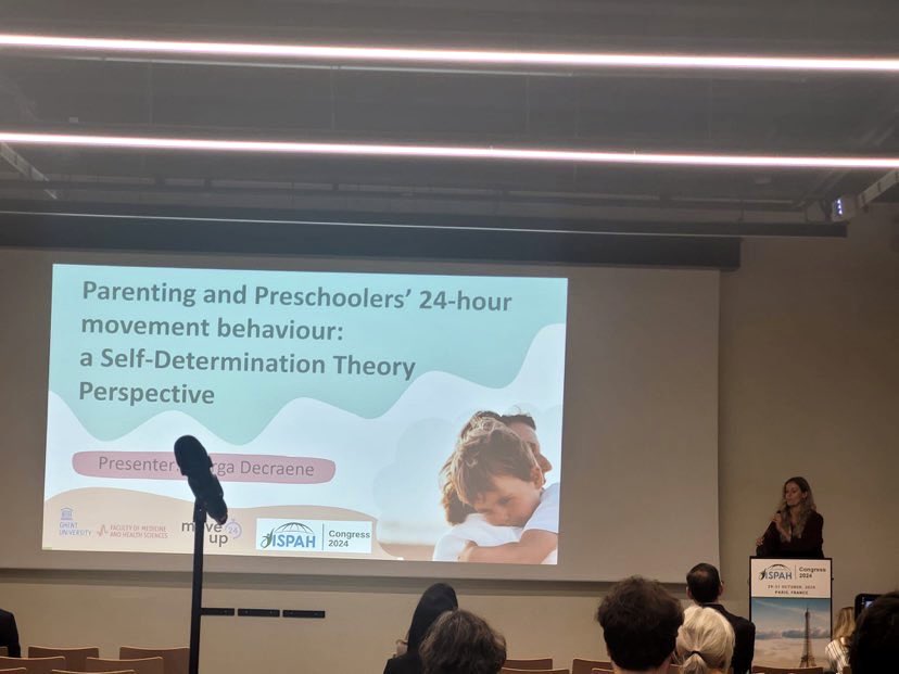 Exciting days at the #ISPAH Congress in Paris! 🇫🇷 <a href="/DecraeneMarga/">Marga Decraene</a> presented her work on the movement behavior in preschoolers and their parents, and <a href="/ManonKinaupenne/">Manon Kinaupenne</a> shared her research on promoting #physicalactivity in children with cystic fibrosis 🤩 Taking steps forward! 🏃🏼‍♀️🏃🏼‍♂️
