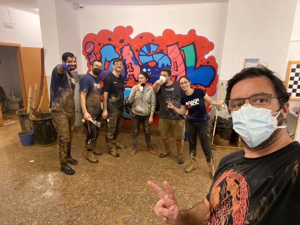 Roach Room tweet media