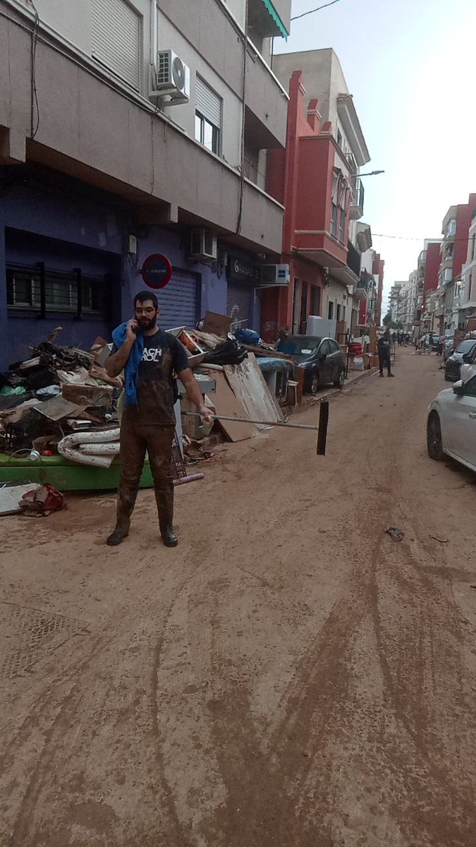 Roach Room tweet media