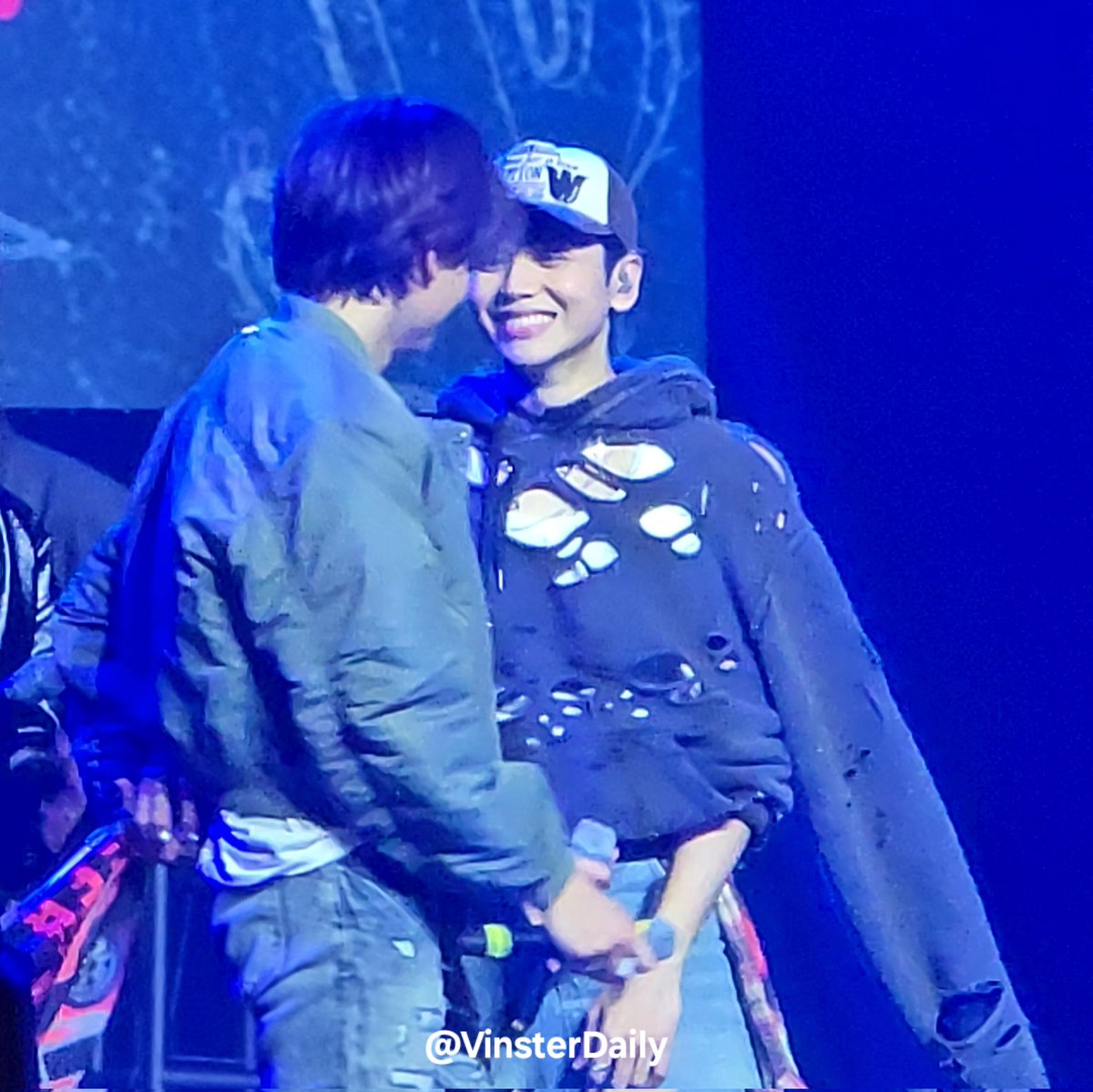🤭

#VINSTER

ANCHOR HIGH IN MOA ARENA

#HORI7ONDayTourConcert
#HORI7ONatMOAArena
#HORI7ON2NDCONCERTinMOAARENA
#HORI7ON #호라이즌 
<a href="/HORI7ONofficial/">HORI7ONofficial</a>