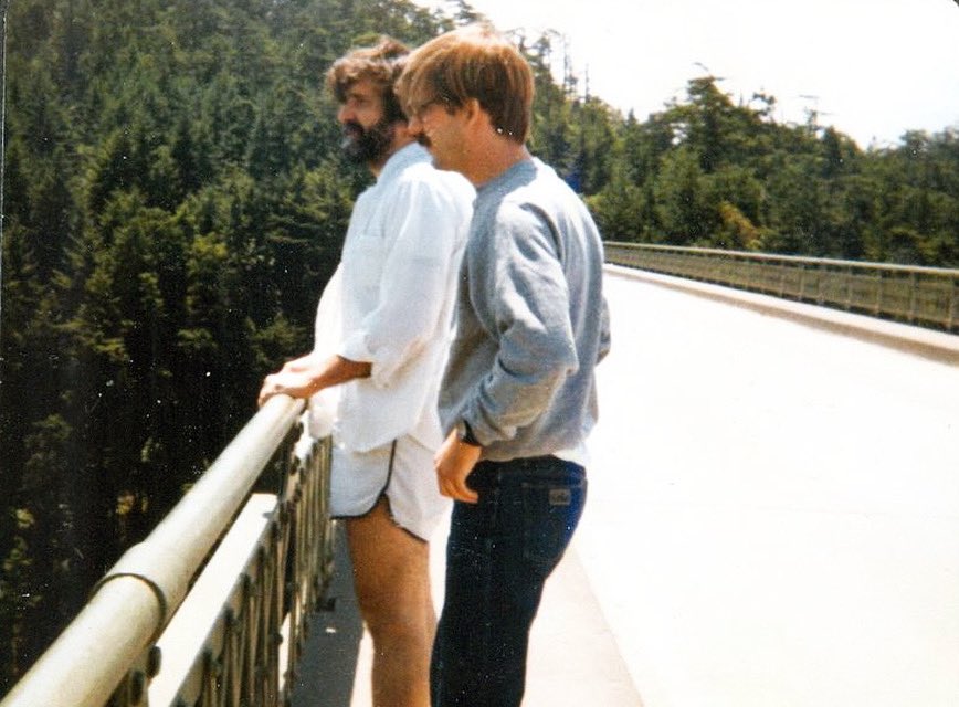 En pleno Día de Muertos, nuestro querido Juancho partió para el Mictlán. Difícil describir lo que significó en la vida de tantos de nosotros. Todo nuestro cariño para Martín, Ramiro, José, Sol, Mili y Manu. ¡Buen viaje, Juanchito! Abrazos por allá al Jefe.