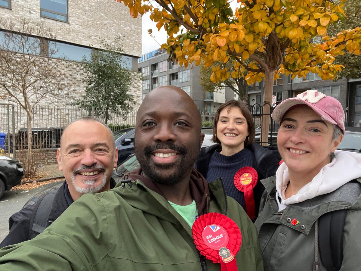 And lovely autumnal leaves on Kenworthy Road for the Sunday door knock with <a href="/JoeOgundemuren/">Joseph Ogundemuren 🥋🎶🍝</a> @EllieTateEllie and <a href="/JessWebbE9/">Jess Webb</a> #labourdoorstep