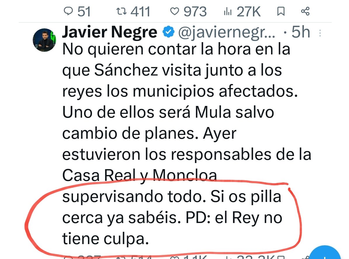 lepetitmusee's tweet photo. Les habían señalado, Sánchez y a Leticia, y muchos d los q estaban allí fueron sólo a eso. Los d los pantalones militares con camisetas fascistas,obviamente no son militares. Y miembros d revuelta la organización juvenil de VOX. Esto es lo q está apoyando y promoviendo @marcvidal https://t.co/vJ4DWYqYCU