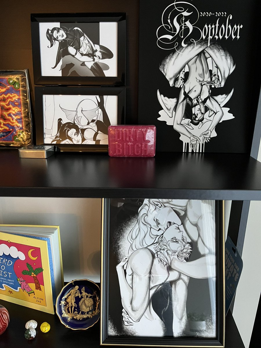 nini_pls's tweet photo. still framing most of my art from past cons but I finally got the @h0psynth corner finished 🥰 https://t.co/8XebM6WdZ3