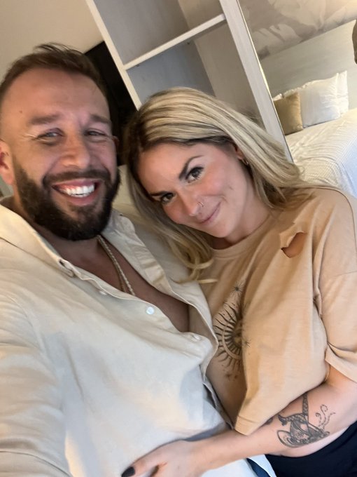 1 pic. Had so much fun with @TheWillPounder do you want to watch us together ? https://t.co/r7SkOgXO