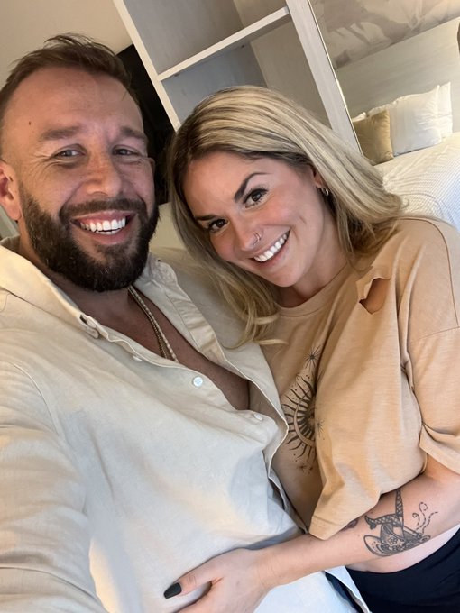 2 pic. Had so much fun with @TheWillPounder do you want to watch us together ? https://t.co/r7SkOgXO
