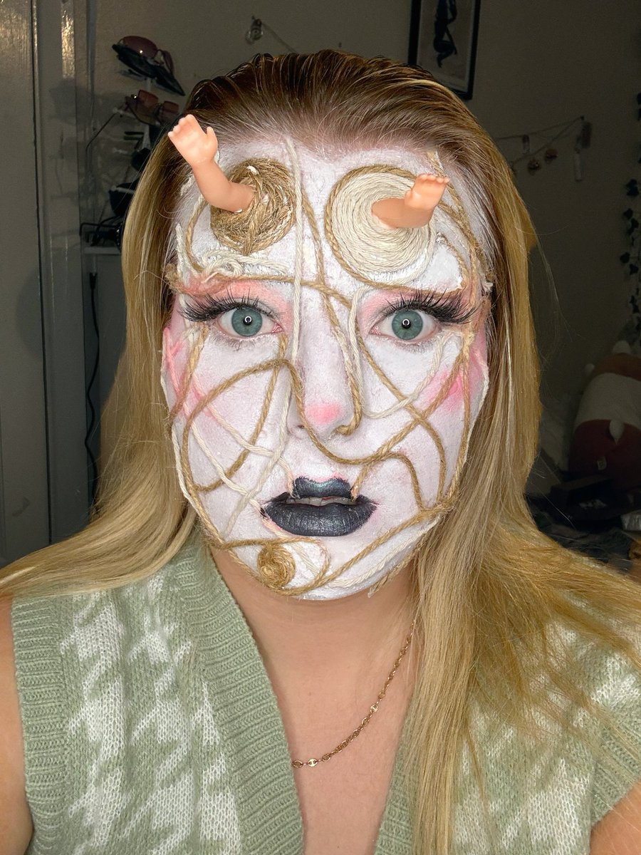 bethanyebbie's tweet photo. My mind is unravelling…

#sfxmakeup #creativemakeup https://t.co/6GJM5ZWcIe