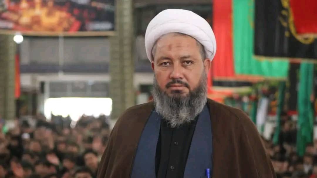 Mobariz204's tweet image. فوری: طالبان در #هرات حجت الاسلام محمد اکبری، رئیس ‌پیشین‌ شورای علمای شهرک المهدی جبرئیل، و حجت الاسلام محرم حسین عظیمی، ملا امام مسجد سیدالشهداء، را عصر روز شنبه بازداشت و به جای نام معلوم انتقال داده‌اند. هنوز از سرنوشت آن‌ها اطلاعی در دست نیست.
#StopHazaraGenocide‌