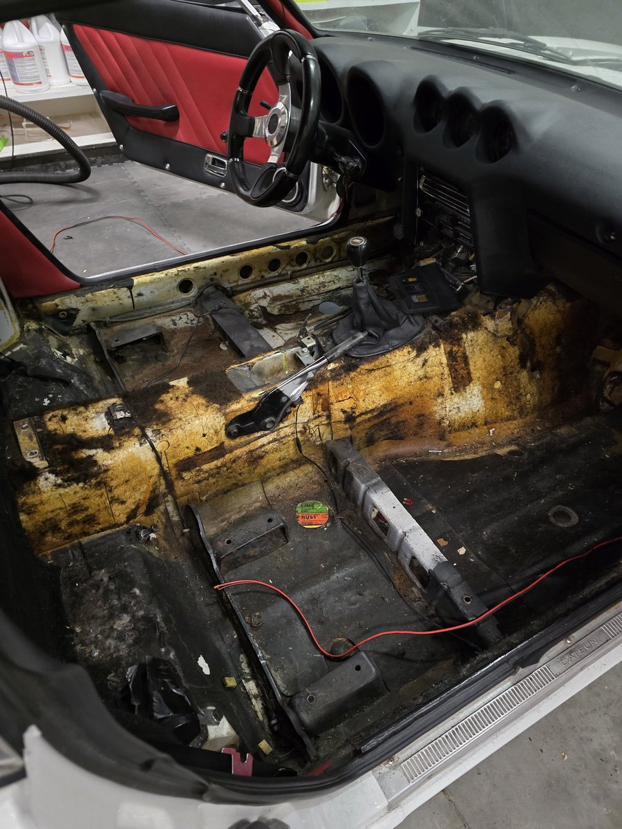 HighSpeedDesign's tweet image. Starting Datsun 240z restoration. Project #HSDC1 
🔪 Rip out old carpet
🧊 Dynamat removal 
⏬️ Lower the seats 
✅️ Remove Gas Tank 
⛽️ Install Fuel Cell 
#240z #datsun #jdm #jdmculture