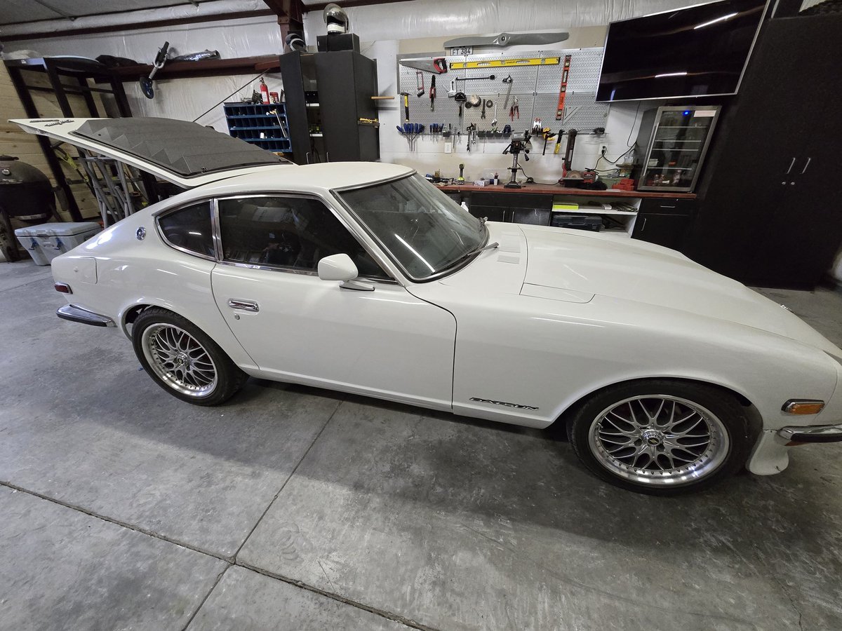 HighSpeedDesign's tweet image. Starting Datsun 240z restoration. Project #HSDC1 
🔪 Rip out old carpet
🧊 Dynamat removal 
⏬️ Lower the seats 
✅️ Remove Gas Tank 
⛽️ Install Fuel Cell 
#240z #datsun #jdm #jdmculture