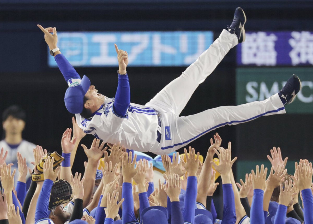 三浦大輔監督が胴上げで宙を舞う！ ▽DeNA、日本シリーズ制覇 プロ