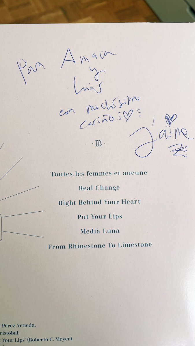 Qué guay la fiesta aniversario de <a href="/jabalinamusica/">Jabalina Música</a>. Y qué alegría poder cruzar unas palabras con <a href="/Popcasting/">Popcasting</a> y que nos firmase su disco 💖💖💖