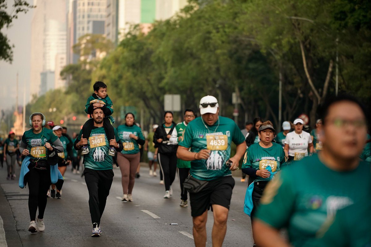 zoerobledo's tweet photo. 🏃🏼‍♂️| Con el objetivo de incentivar que el deporte sea una de las principales herramientas para la prevención de enfermedades crónico-degenerativas y fomentar hábitos para un estilo de vida saludable, en @Tu_IMSS celebramos la 3ra Edición de la Carrera Familiar: Salud y Bienestar 2024.

Gracias a todas y todos por participar, y muchas felicidades a las y los ganadores 🏆

Recordemos siempre que el deporte es salud y la salud es #bienestar.