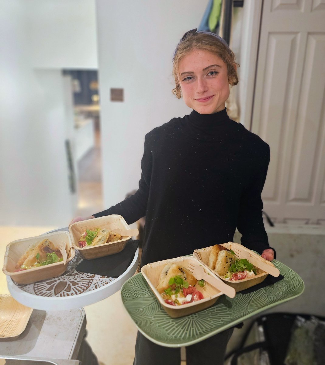 BrightonBakes's tweet photo. Bowl Food with the flavours of the Levant for some of our favourite repeat clients: Saffron Sussex Chicken, Whipped Feta &amp; Slow-Cooked Courgette; Hampshire Venison Meatballs w/ Tabbouleh &amp; Roasted Peppers were a couple of faves. Sweet bowls &amp; local cheeses to finish #food #sussex https://t.co/QtNvKxJ4JU