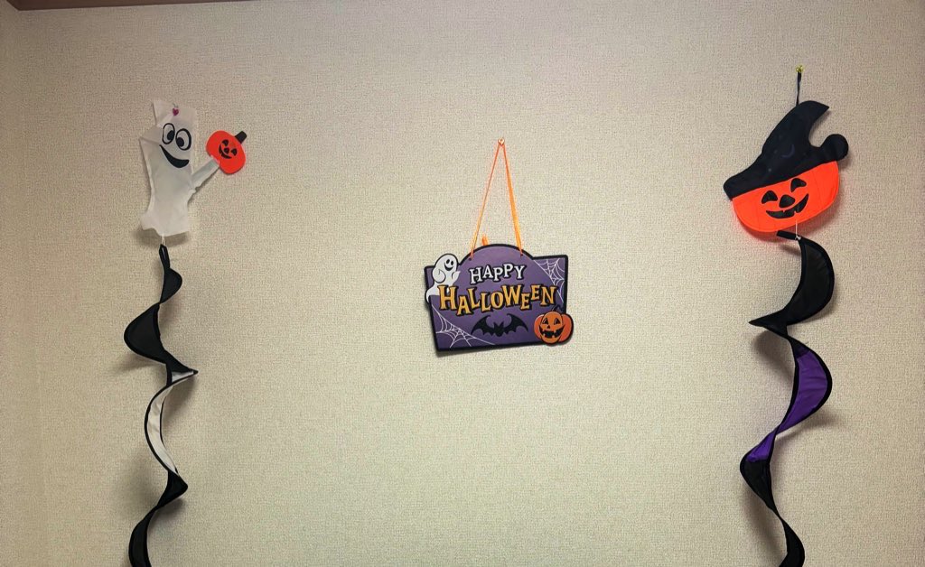 ru_ru_35's tweet photo. 遅めのおうちハロウィンパーティー🎃
自分でオリシャンも作ったよ！
今回手作り感ありすぎだけど可愛いからいいことにする🥺
楽しかったし美味しかった🫶 https://t.co/xfnXmoN3PR