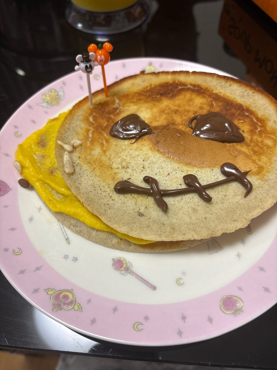 ru_ru_35's tweet photo. 遅めのおうちハロウィンパーティー🎃
自分でオリシャンも作ったよ！
今回手作り感ありすぎだけど可愛いからいいことにする🥺
楽しかったし美味しかった🫶 https://t.co/xfnXmoN3PR