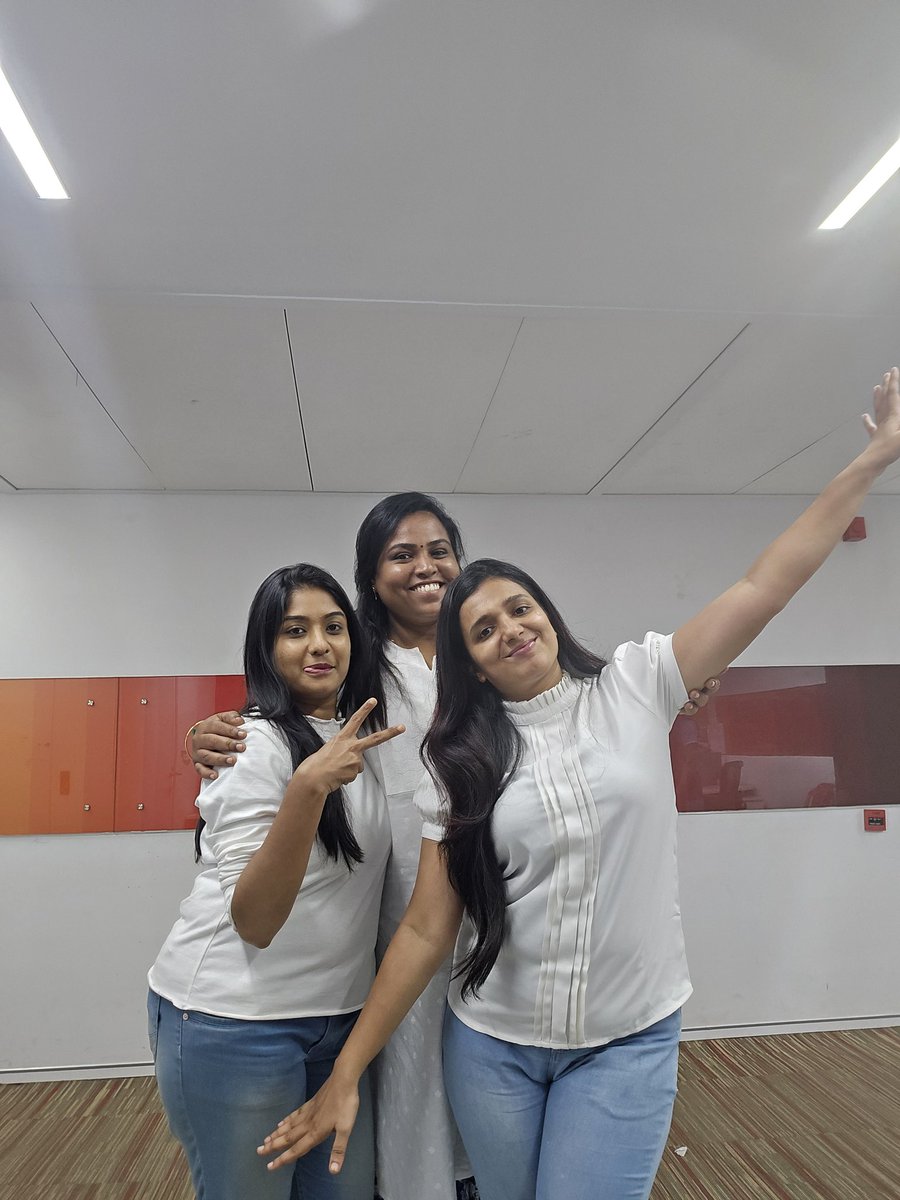 vedhavalli_13's tweet image. Effortless chic🤍💙..

#justfun