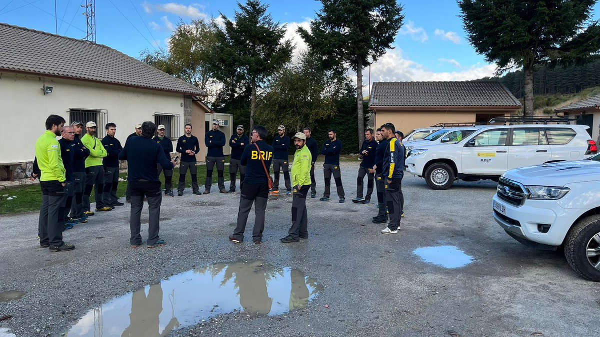 brifpuertopico's tweet photo. Después de preparar toda la herramienta y nuestros Epis , salimos 2 técnicos, 3 capataces y 20 bbff hacia #Valencia para ayudar en todo lo que podamos a los damnificados por la #dana . #BRIF https://t.co/KVK3zIfN3Y