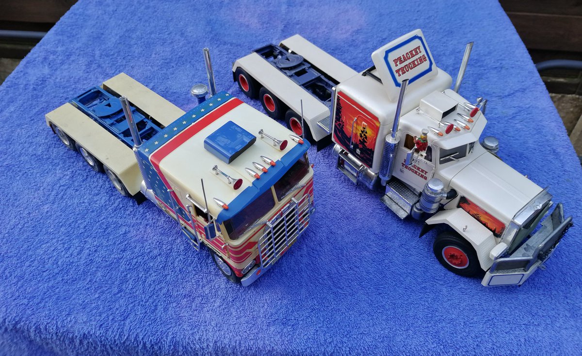 Reetdog_UK's tweet photo. Revell "Heavy Haulers"... Kenworth K100 & Peterbilt 359. #Kenworth #Peterbilt #Revell #ScaleModellerUK https://t.co/S9eRAlp5Z0