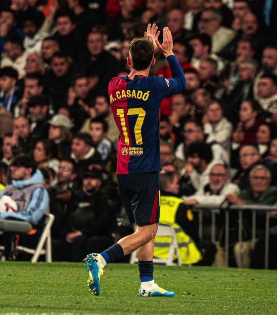 BarcaUniversal's tweet photo. Marc Casadó in the first half vs Espanyol:

- 1 assist
- 50/51 passes
- 100% long balls completed
- 3 tackles
- 3/4 duels won https://t.co/nxHsreZm9U