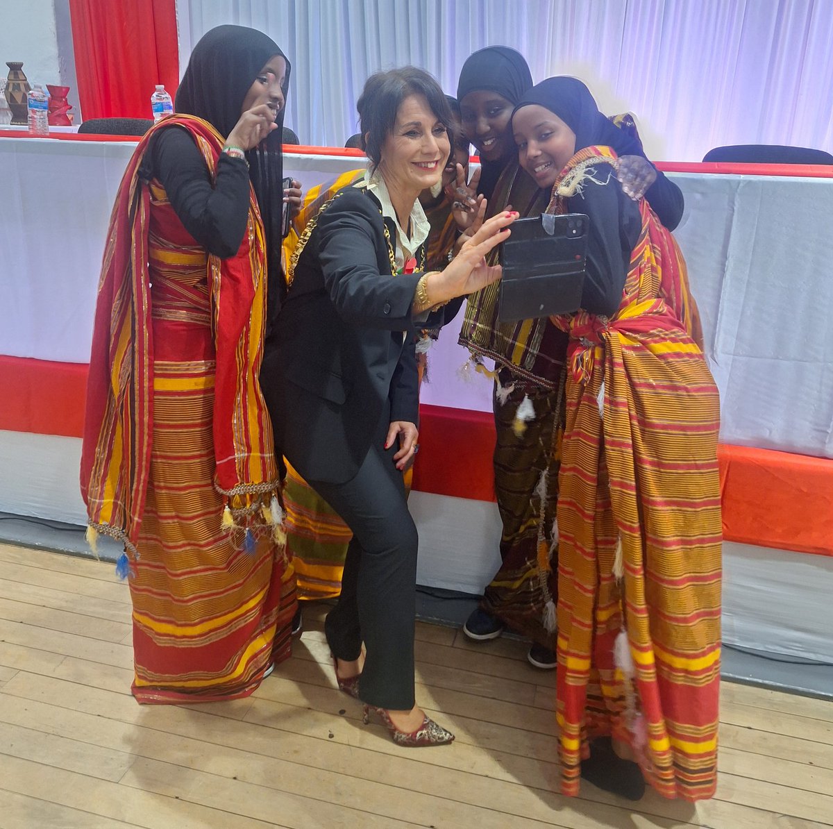 asmith_journo's tweet photo. Lord Mayor @JaynePDunn opened @SomaliWeekFest today @ Poetry from Britian &amp; Somaliland.
The event, part of @otsfestival and @PoetryTranslate, saw Somali poetry translated, to support the breaking of barriers and exploring more diverse heritages #jnlworkplacements @sheffjournalism https://t.co/whFwYyDo2I