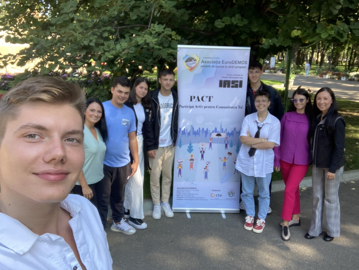 EuroDEMOS's tweet photo. 📷Tinerii promoveaza #participarea activa la viata comunitatii, o activitate a proiectului #PACT - Participa Activ pentru Comunitatea Ta!
#tineri #educatiecivica #comunitatimaibune #dialogstructurat #valoridemocratice
Proiect organizat de #EuroDEMOS si cofinanțat de Primaria Iasi https://t.co/F8j0GkvKS1