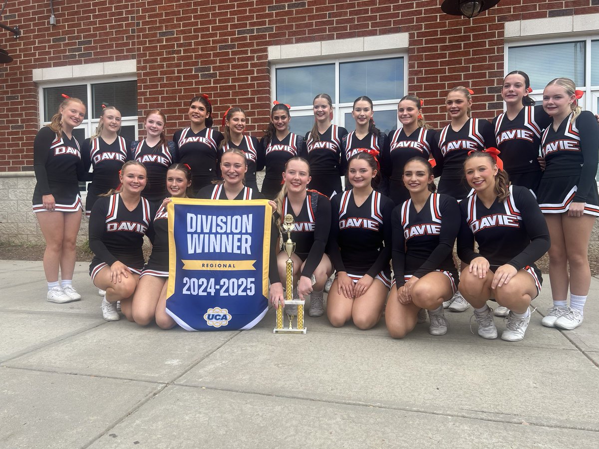 Davie County Cheer tweet media