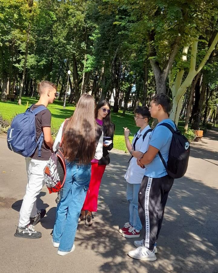 EuroDEMOS's tweet photo. 📷Tinerii promoveaza #participarea activa la viata comunitatii, o activitate a proiectului #PACT - Participa Activ pentru Comunitatea Ta!
#tineri #educatiecivica #comunitatimaibune #dialogstructurat #valoridemocratice
Proiect organizat de #EuroDEMOS si cofinanțat de Primaria Iasi https://t.co/F8j0GkvKS1