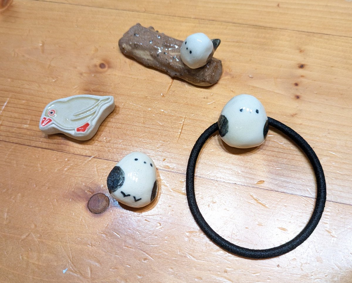 marimame5's tweet photo. 益子陶器市！
最近わたしの中でブームがきてる文鳥＆シマエナガの小物を発見𓅫ピンズは明日付けていこうー
遊心窯さんの、5月に買えなかったグレーのお花マグカップ今回はゲット出来ました🥹フチがギザギザのお皿は可愛くて即決でした https://t.co/XrsbxtfTBJ