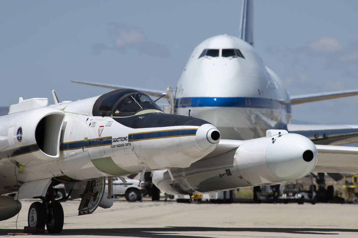 Boneyardsafari's tweet photo. It’s #sofiasunday and we look back to 2022 with SOFIA keeping an eye on NASA's ER-2 at Armstrong Flight Research Center Building 703 in Palmdale, California. #nasasofia #sofiatelescope #747sp #boeing #pimaairandspacemuseum #aviationsafari #aviationpreservation #boneyardsafari https://t.co/xroBMR2087