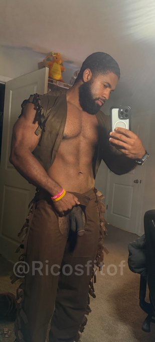 Ricosfit AKA Milk Man🥛❤️‍🔥 FREEONLYFANS ❤️‍🔥 - Don’t worry I didn’t forget my Halloween costume 👻🤠 Might delete later 😘 https://t.co/NlNGNuAzlh