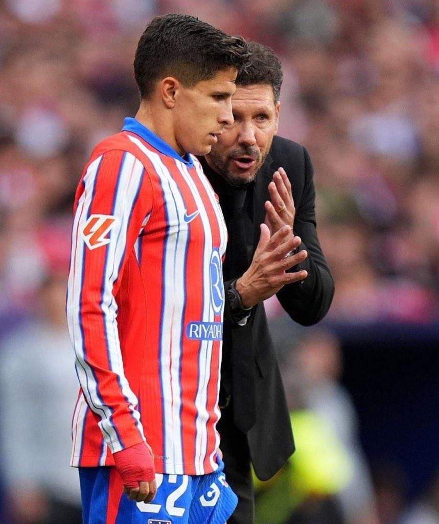 atletiuniverse's tweet photo. 🚨 Diego Simeone on accusations of “nepotism” with Giuliano:

“Giuliano belongs to the club; he’s been here since he was 16. The club didn’t spend money to buy a “son”; he was in the academy, went to the Olympic Games, and did well. The coach sees him and believes he can help. He’ll have good games and bad, but he has what it takes.

“I see Giuliano as a football player. Ever since we decided he would stay, it has been the same as with any other player; he can help us. I only think about the team; I don’t think about anyone or anything else. He’s no different because he’s my son.”

“Giuliano did what he needed to do, which is why he’s at Atlético. He has a responsibility; there’s no special treatment, they are footballers. I don’t watch that many stories. Those who run, play; those who run less, play less.”