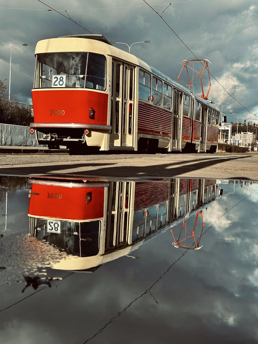 🟥 V prosinci 2024 to budou už dva roky co do Prahy dorazil vůz K2 ev.č. 7000. 
🟥 Jak se Vám pražská KÁ DVĚ líbí? 
Foto Roman HLoch©️