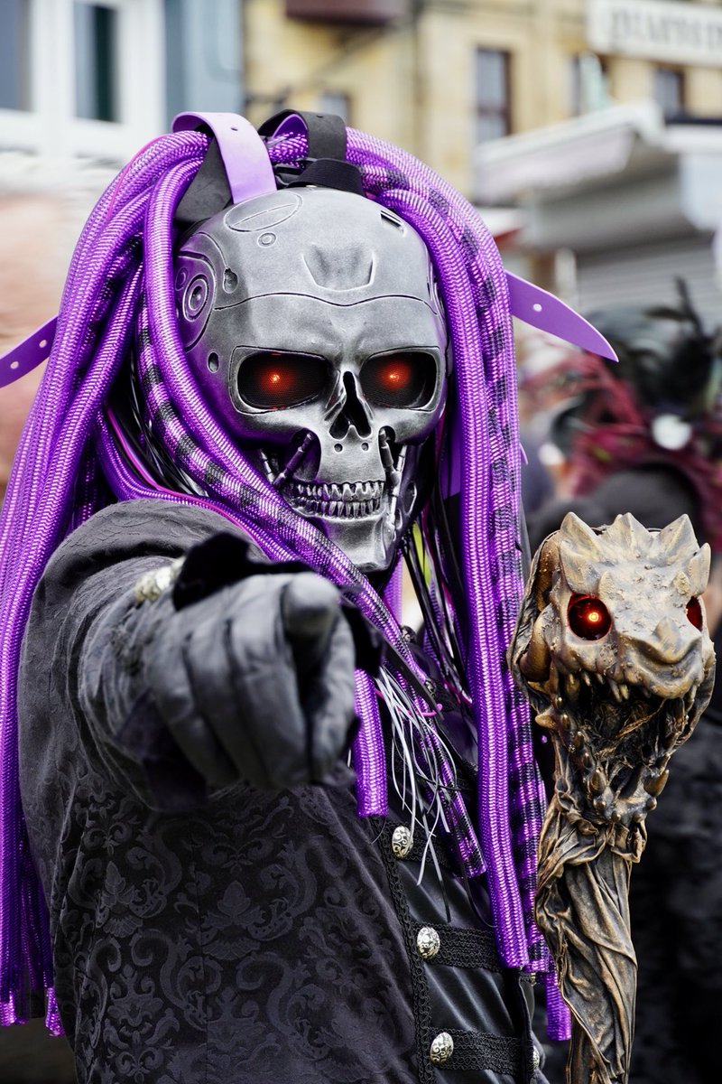 IanGee19's tweet photo. Another fabulous costume on display at the #Whitby #GothWeekend @ThePhotoHour #Goths #NorthYorkshire https://t.co/xlPuEMNUo0