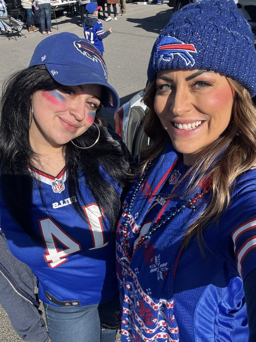Happy Game Day #BillsMafia!!! Lets go <a href="/BuffaloBills/">Buffalo Bills</a>! #Squishthefish! 💙🏈❤️🦬vs🐬